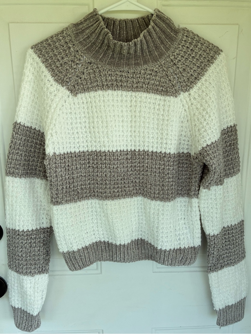 Poof Apparel Women’s Chenille Mock Neck Cropped Sweater Size Medium